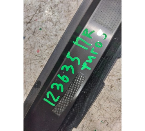 Накладка стекла рамки передняя правая