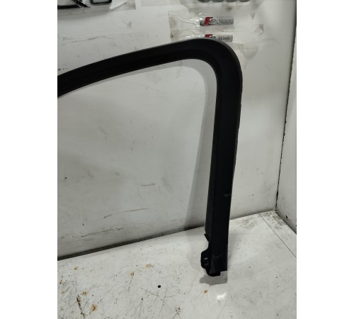 Накладка стекла рамки передняя правая