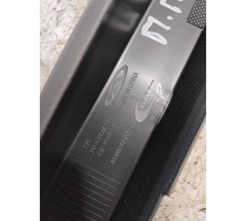 Накладка стекла рамки передняя правая