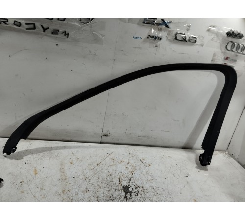 Накладка стекла рамки передняя правая