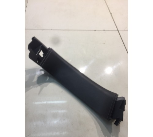 Обшивка крышки багажника (левая)