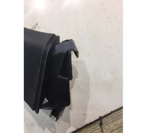 Обшивка крышки багажника (левая)