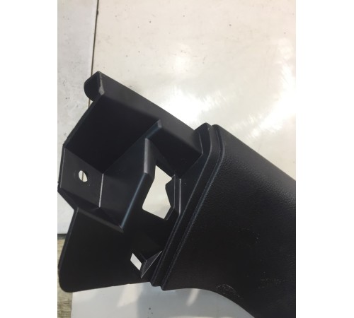 Обшивка крышки багажника (левая)