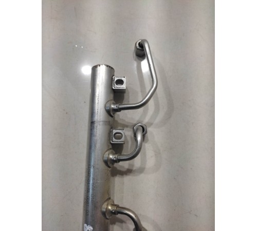 Топливная рампа правая