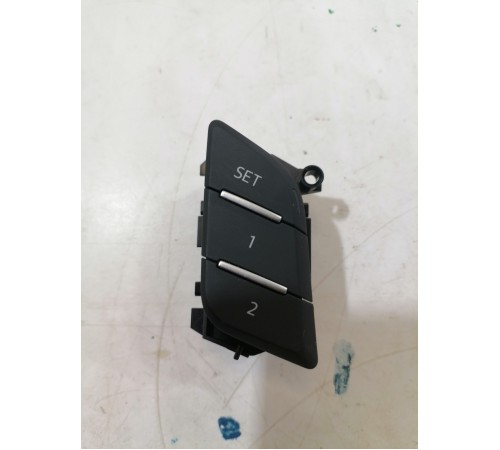 Кнопка памяти сиденья передняя правая