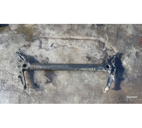 Траверса рамы передняя поперечная с кронштейном буксировочного крюка