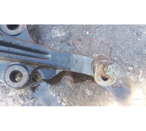 Траверса рамы передняя поперечная с кронштейном буксировочного крюка