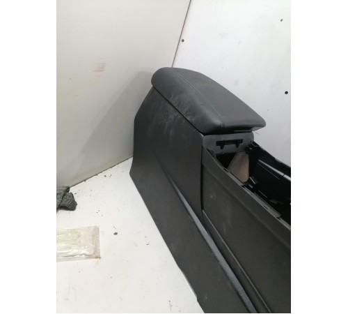 Центральная консоль (с подлокотником)