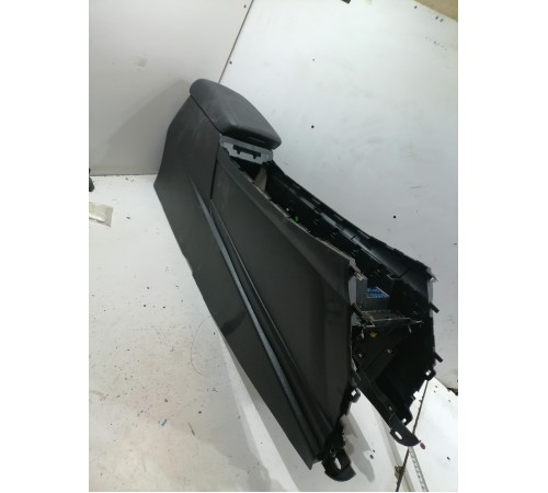 Центральная консоль (с подлокотником)