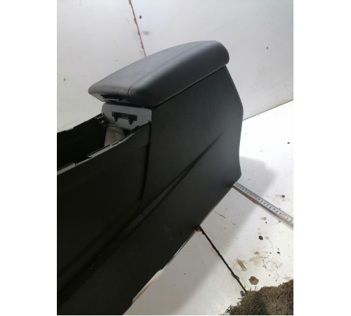 Центральная консоль (с подлокотником)