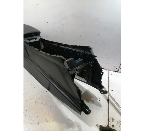 Центральная консоль (с подлокотником)