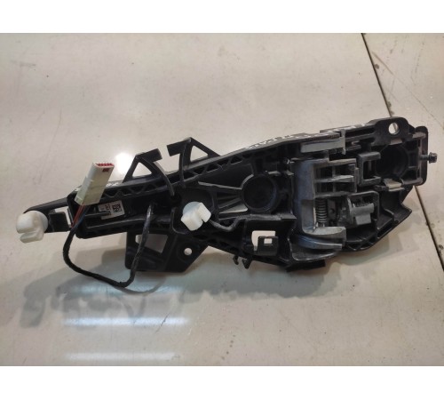 Ручка двери (передняя, правая, внешняя)