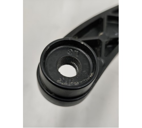 Поводок стеклоочистителя правый