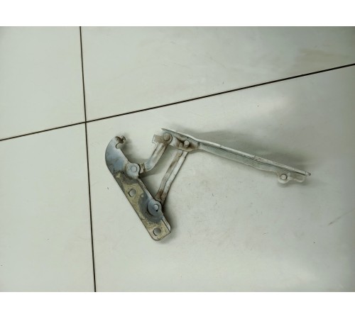 Петля капота левая