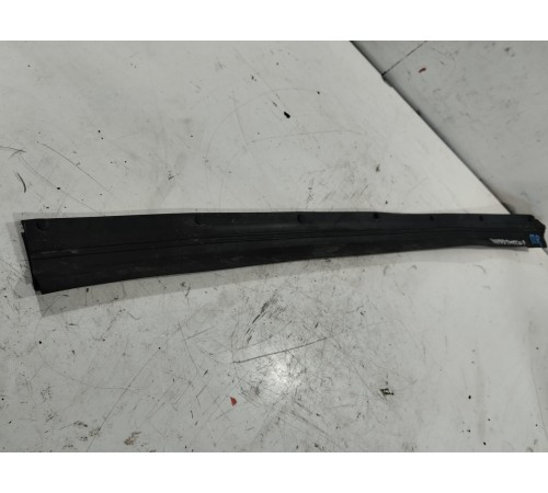 Пыльник двери передний правый