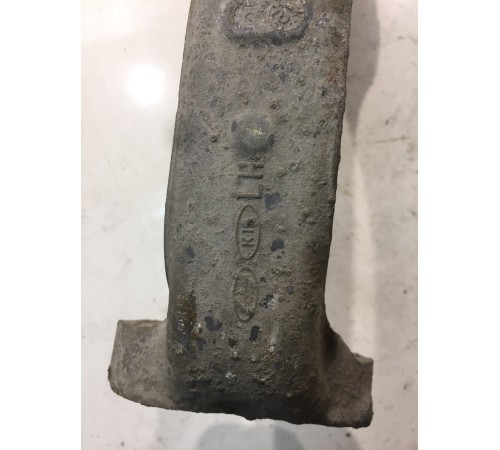 Кулак поворотный (передний левый)