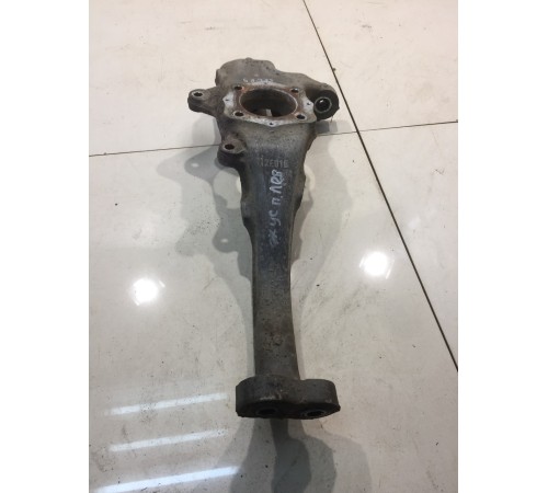 Кулак поворотный (передний левый)