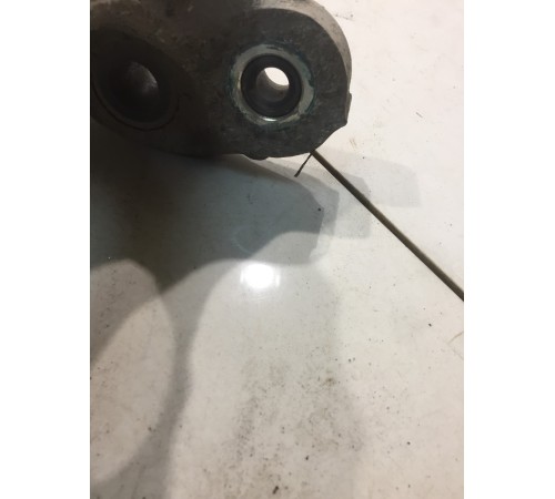 Кулак поворотный (передний левый)