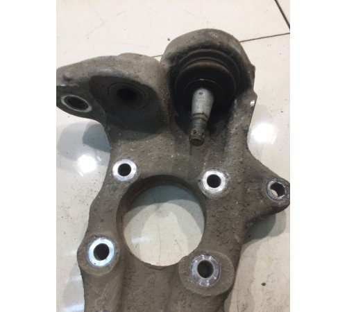 Кулак поворотный (передний левый)