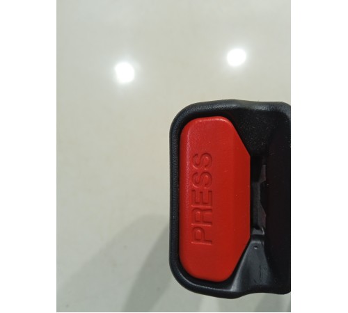 Ответная часть ремня безопасности задняя центральная