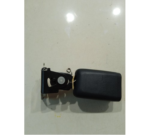 Ответная часть ремня безопасности задняя центральная