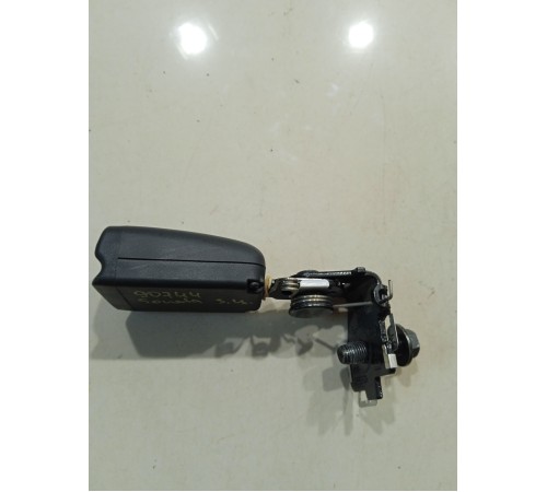 Ответная часть ремня безопасности задняя центральная