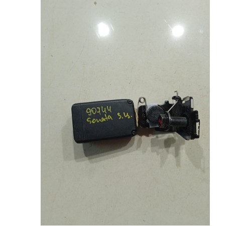 Ответная часть ремня безопасности задняя центральная