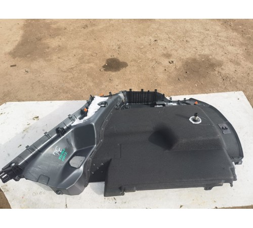 Обшивка багажника левая