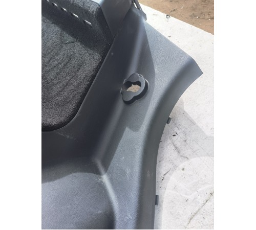 Обшивка багажника левая