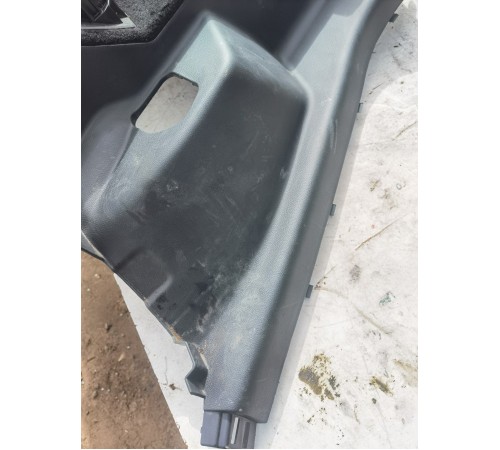 Обшивка багажника левая