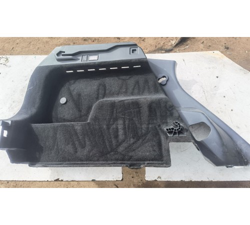 Обшивка багажника левая