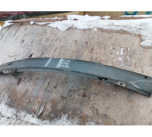 Усилитель бампера передний