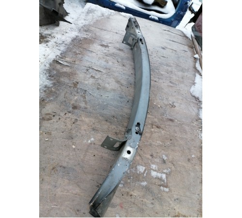 Усилитель бампера передний