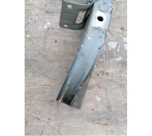 Усилитель бампера передний