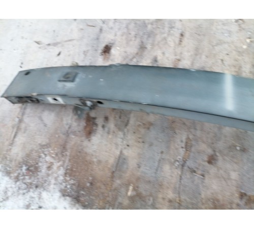 Усилитель бампера передний