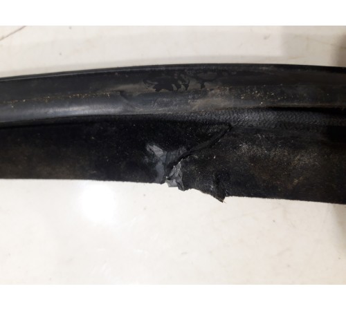 Уплотнитель двери (задний, левый)