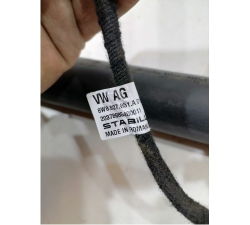 Амортизатор крышки багажника правый