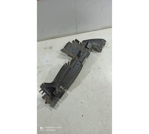 Дефлектор радиатора правый