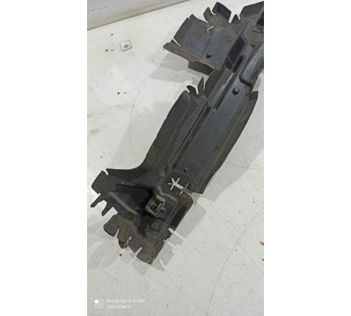 Дефлектор радиатора правый