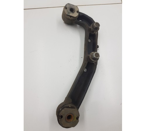 Кронштейн передней правый