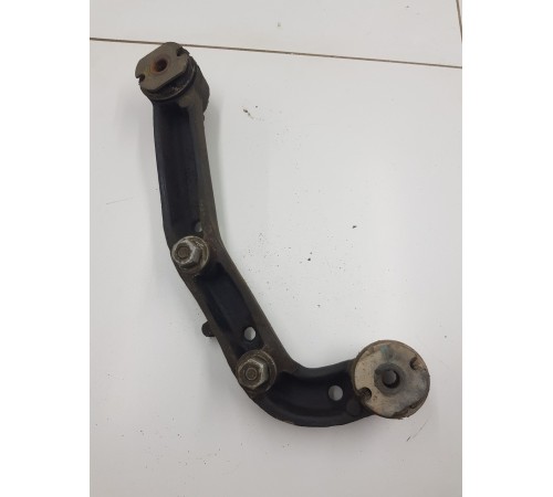 Кронштейн передней правый