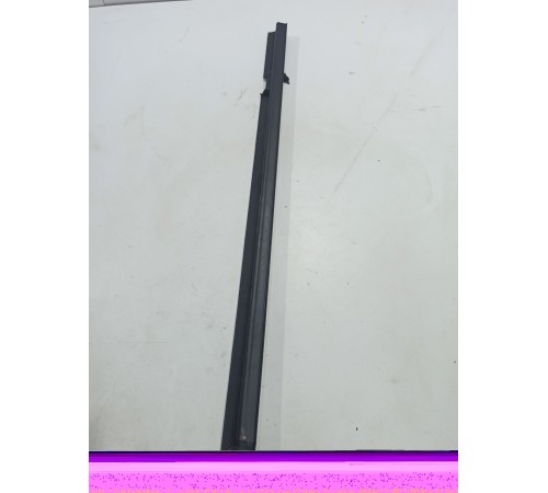 Уплотнитель стекла (задний правый внутренний)