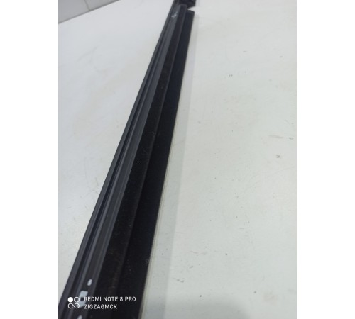 Уплотнитель стекла (задний правый внутренний)