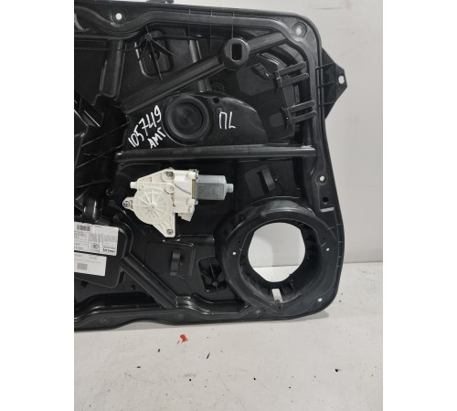 Стеклоподъемник (передний левый) в сборе с моторчиком