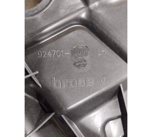 Стеклоподъемник (передний левый) в сборе с моторчиком