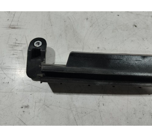 Направляющая стекла двери левая