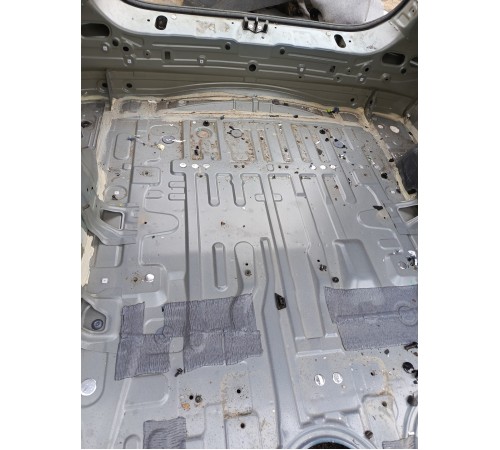 Ниша багажника (запасного колеса)