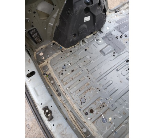 Ниша багажника (запасного колеса)