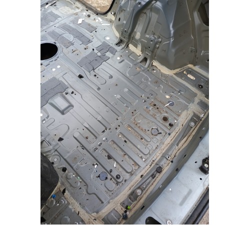 Ниша багажника (запасного колеса)