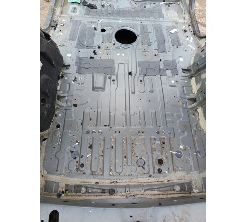 Ниша багажника (запасного колеса)